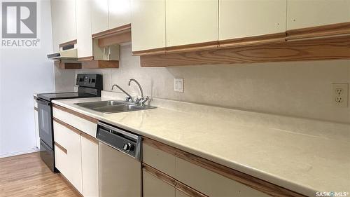 716 4045 Rae Street, Regina, SK - Indoor Photo Showing Kitchen With Double Sink