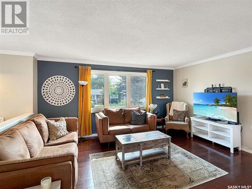 278 Albany Crescent, Saskatoon, SK - Indoor Photo Showing Living Room