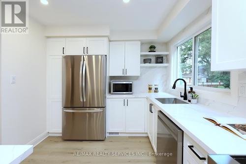 65 Hesp Drive, Caledon (Bolton West), ON - Indoor Photo Showing Kitchen