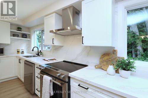 65 Hesp Drive, Caledon (Bolton West), ON - Indoor Photo Showing Kitchen