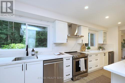 65 Hesp Drive, Caledon (Bolton West), ON - Indoor Photo Showing Kitchen With Upgraded Kitchen