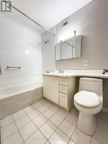 723 - 21 Dale Avenue, Toronto (Rosedale-Moore Park), ON - Indoor Photo Showing Bathroom