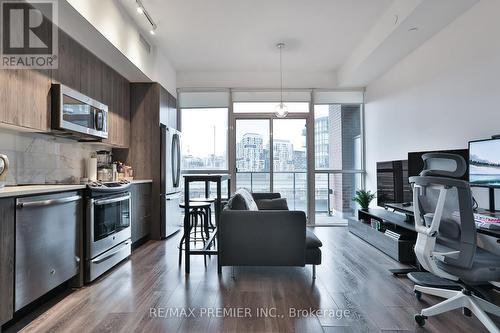 710 - 50 Bruyeres Mews, Toronto (Waterfront Communities), ON - Indoor Photo Showing Kitchen