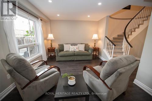 755 Cobblers Court, Pickering, ON - Indoor Photo Showing Living Room