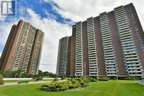 707 - 5 Massey Square, Toronto (Crescent Town), ON - Outdoor With Balcony With Facade