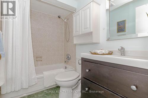 1039 Runnymead Crescent, Oakville, ON - Indoor Photo Showing Bathroom