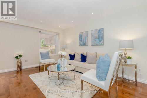 1039 Runnymead Crescent, Oakville (Glen Abbey), ON - Indoor Photo Showing Living Room