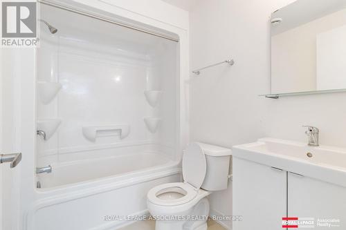 17 - 1720 Simcoe Street, Oshawa, ON - Indoor Photo Showing Bathroom