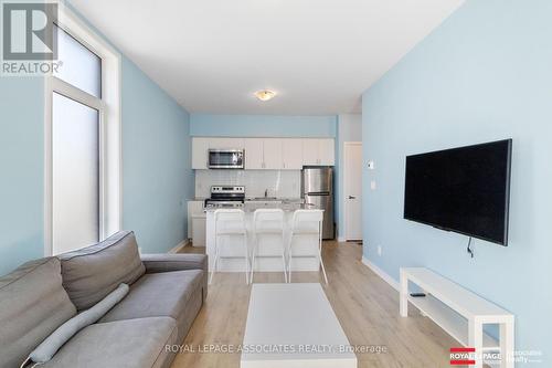 17 - 1720 Simcoe Street, Oshawa, ON - Indoor Photo Showing Living Room