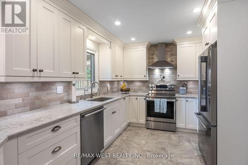 56 Orchard Park Drive, Clarington (Bowmanville), ON - Indoor Photo Showing Kitchen With Upgraded Kitchen