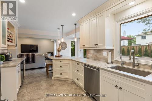 56 Orchard Park Drive, Clarington (Bowmanville), ON - Indoor Photo Showing Kitchen