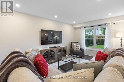 56 Orchard Park Drive, Clarington (Bowmanville), ON - Indoor Photo Showing Living Room