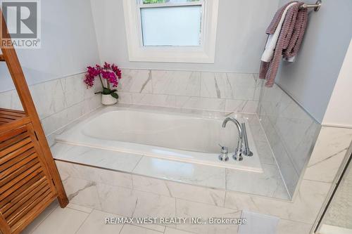 56 Orchard Park Drive, Clarington (Bowmanville), ON - Indoor Photo Showing Bathroom