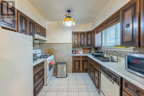 3 Shoreview Drive, Toronto (West Hill), ON - Indoor Photo Showing Kitchen With Double Sink