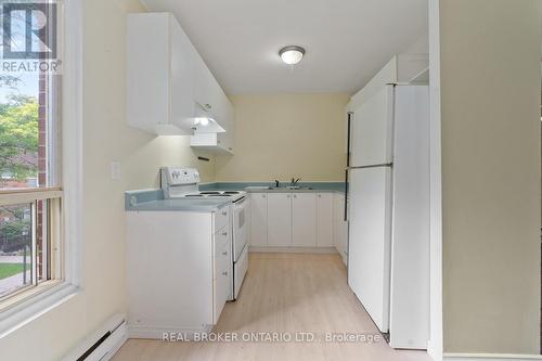 9 - 106 Wales Avenue, Markham, ON - Indoor Photo Showing Kitchen With Double Sink