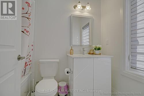 39 Tesla Crescent, East Gwillimbury, ON - Indoor Photo Showing Bathroom