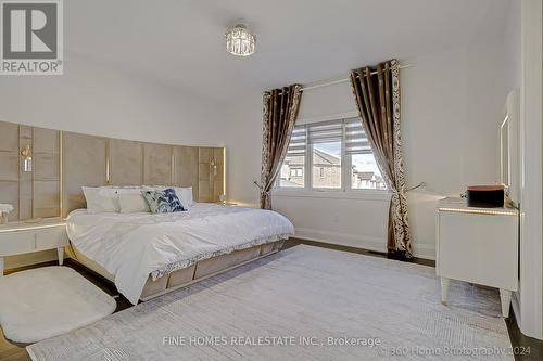 39 Tesla Crescent, East Gwillimbury (Holland Landing), ON - Indoor Photo Showing Bedroom