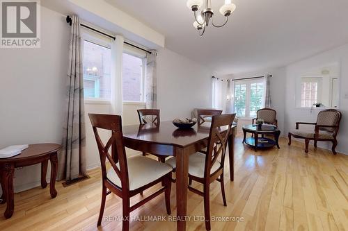 379 Pinnacle Trail, Aurora, ON - Indoor Photo Showing Dining Room