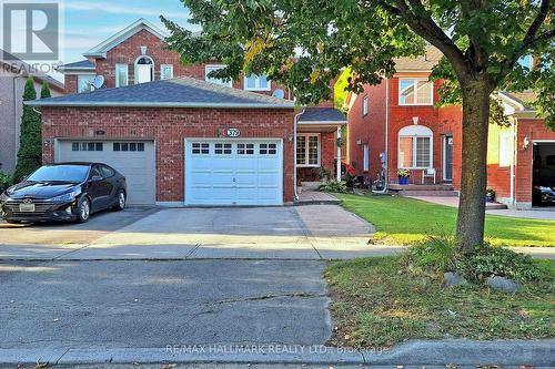 379 Pinnacle Trail, Aurora, ON - Outdoor With Facade