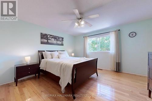 379 Pinnacle Trail, Aurora, ON - Indoor Photo Showing Bedroom