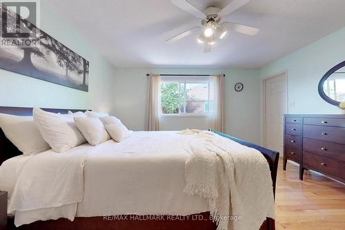 379 Pinnacle Trail, Aurora, ON - Indoor Photo Showing Bedroom