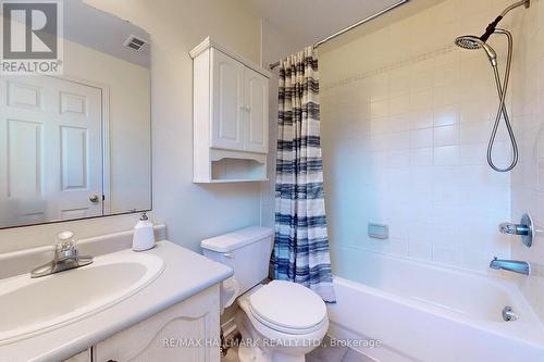 379 Pinnacle Trail, Aurora, ON - Indoor Photo Showing Bathroom