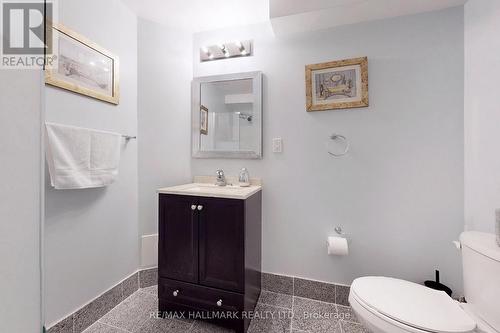 379 Pinnacle Trail, Aurora, ON - Indoor Photo Showing Bathroom