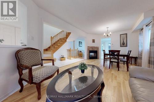 379 Pinnacle Trail, Aurora, ON - Indoor Photo Showing Living Room With Fireplace