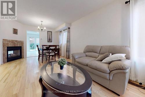 379 Pinnacle Trail, Aurora, ON - Indoor Photo Showing Living Room With Fireplace