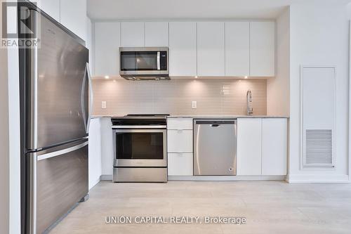 211E - 8868 Yonge Street, Richmond Hill (South Richvale), ON - Indoor Photo Showing Kitchen With Upgraded Kitchen