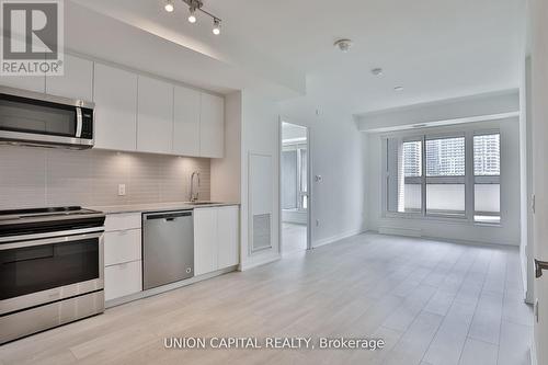 211E - 8868 Yonge Street, Richmond Hill, ON - Indoor Photo Showing Kitchen