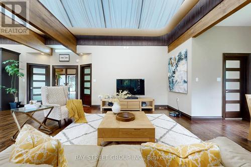 19 West Park Boulevard, Whitchurch-Stouffville, ON - Indoor Photo Showing Living Room