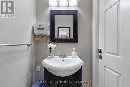 19 West Park Boulevard, Whitchurch-Stouffville, ON - Indoor Photo Showing Bathroom