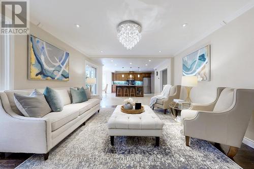 19 West Park Boulevard, Whitchurch-Stouffville, ON - Indoor Photo Showing Living Room