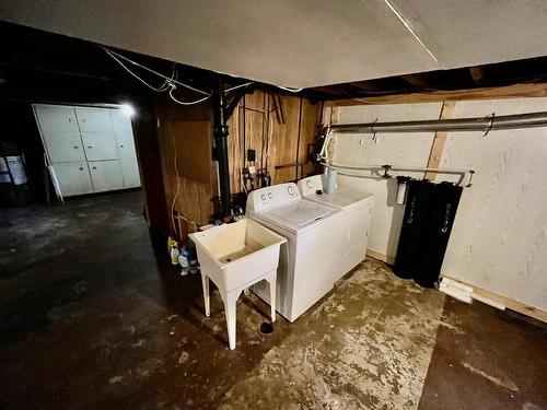 132 King Street, Dryden, ON - Indoor Photo Showing Laundry Room