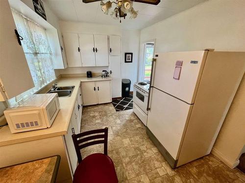 132 King Street, Dryden, ON - Indoor Photo Showing Kitchen With Double Sink