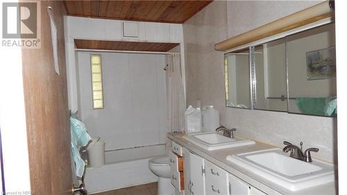 51 Wilmot Street, North Bay, ON - Indoor Photo Showing Bathroom