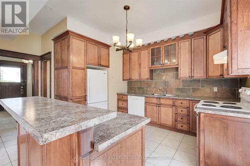 323 Queenston Road, Niagara-On-The-Lake, ON - Indoor Photo Showing Kitchen With Double Sink