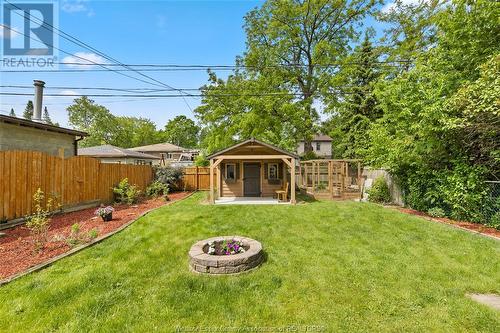 857 Thompson Boulevard, Windsor, ON - Outdoor With Backyard