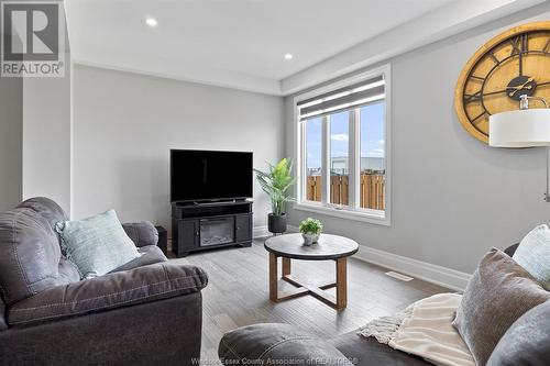 132 Lane Street, Essex, ON - Indoor Photo Showing Living Room