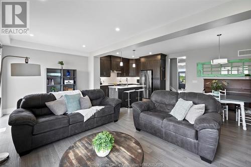 132 Lane Street, Essex, ON - Indoor Photo Showing Living Room