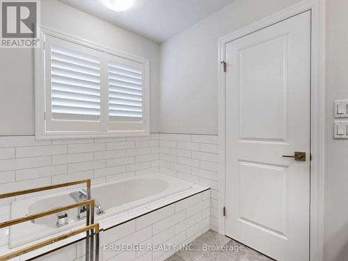 161 Mountain Holly Court, Waterloo, ON - Indoor Photo Showing Bathroom