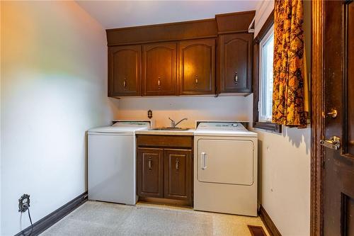 7072 Mcmillan Drive, Niagara Falls, ON - Indoor Photo Showing Laundry Room