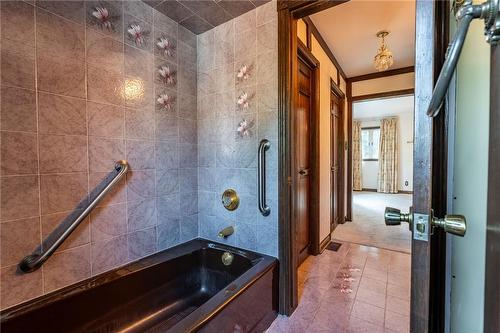 7072 Mcmillan Drive, Niagara Falls, ON - Indoor Photo Showing Bathroom