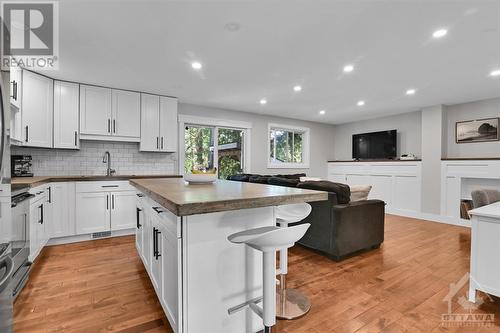 72 Glamorgan Drive, Ottawa, ON - Indoor Photo Showing Kitchen With Upgraded Kitchen