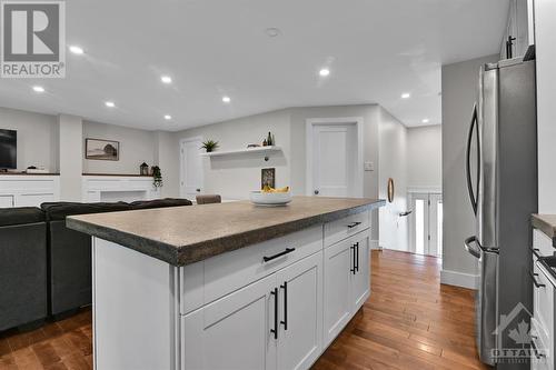 72 Glamorgan Drive, Ottawa, ON - Indoor Photo Showing Kitchen