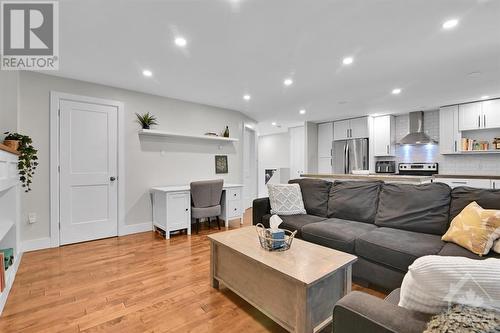 72 Glamorgan Drive, Ottawa, ON - Indoor Photo Showing Living Room