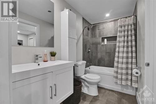 72 Glamorgan Drive, Ottawa, ON - Indoor Photo Showing Bathroom