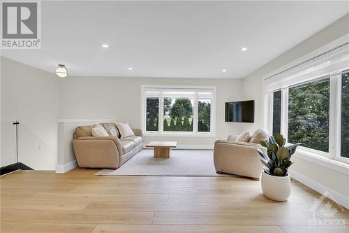 2584 Stagecoach Road, Ottawa, ON - Indoor Photo Showing Living Room