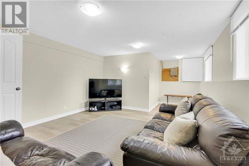 2584 Stagecoach Road, Ottawa, ON - Indoor Photo Showing Living Room